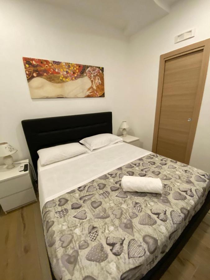 那不勒斯 多莫斯2号旅馆酒店 外观 照片